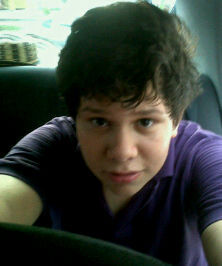 No se porque, pero me dicen Roby... Me llamo (Roby ven a comer) -.- ya voy mamá... -Ya regreso!