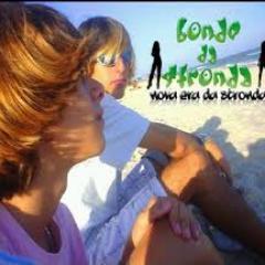 ''A medida certa, que faz você delirar alem do meu sorriso eu trago marra no olhar, eu tenho SWAG''