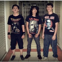 GINGFREAKgrunge's profile picture. Grunge band from Indonesia | Celana Robek Records | EP Mafia Berdasi 2012 | SABA as Guitar + Voc - PHENJJOL as Bass - DEADY VELLO as Drummer