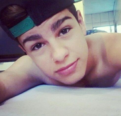 Gustavo, boy directioner, boylieber, prisoner, chato, bobo, feio, gordo, equipe @EazyTeenClub.