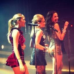 RebeldeS e RBD é muito importante na minha vida,nenhuma palavra consegue descrever o meu amor por vcs,mas posso tentar dizendo: Eu AmO muitoo Vocês ღ