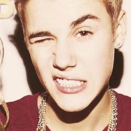 Il mio idolo è @justinbieber sono fiera di lui,e sono fiera di essere una #Belieber,facendo parte di una famiglia fantastica.♥