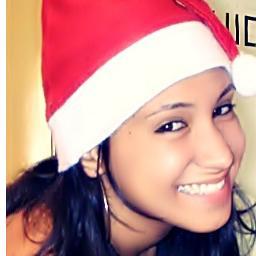 17 anos, são paulina, chata, impaciente, ironia, música, internet, ciúmes, orgulho e preguiça.