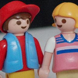 Speelgoedbank Amsterdam geeft speelgoed (gebruikt en nieuw) aan kinderen van wie de ouders onvoldoende middelen hebben om dit te kopen.