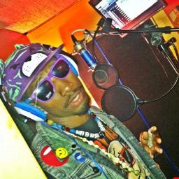 Turn the speakers on max high 4 every new upcoming hater lets make this money$$  if u didnt noe now u know nigga