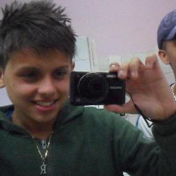 Jovem, guerreiro, talentoso, flamenguista. Que ama futebol...