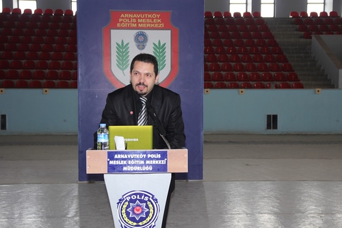 Ben,aklınıza düştüğümde bir tat hissediyorsanız eğer; aramak için telefona sarılmayın,kalbinize bakın! ben oradayım ve...hiç gitmedim...