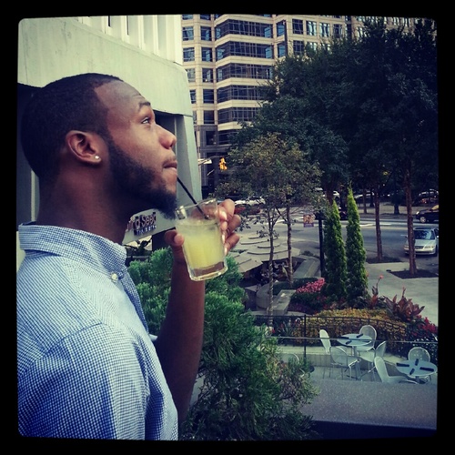 RiseUpRich24's profile picture. 