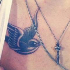 Have you ever wanted to feel Harry's chest? I get to feel it. All. Day. Long. With muh brother @harrysleftbird