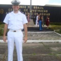Sou gentil, romântico, religioso, carinhoso e nacionalista.