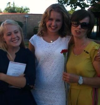 Ceri_mar_davies's profile picture. A Mother of 3 girls and a Grandmother to a granddaughter! bringing my girls up to be their own person and not be afraid to be themselves! I love you flosses! 💕