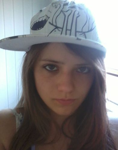 14 anos, gaúcha, faladeira, colorada, chata, amigos, animais, coca-cola, música, minhas babys @_edhi_ e @paulacrl e loucuras, certo? SOUU DO CROOIIS