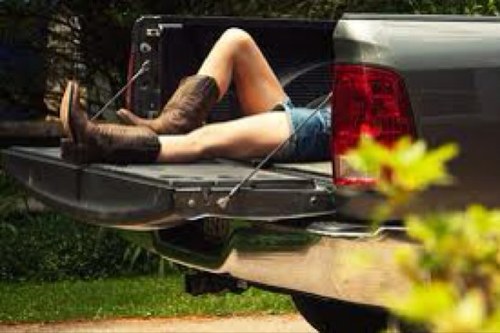Sweet state of Louisiana. Cross your legs, dot your I's. Never let'em see you cry.
      kik: louisianadarlin