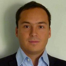 Passionate about Web Marketing & E-commerce. Loves traveling.