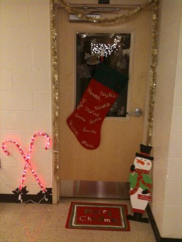 we should probably have our own tv show.
we decorate for the holidays