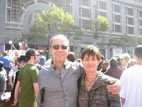 FindingtheSpark's profile picture. I am a psychotherapist, a writer, Lindsey's dad, Lisa's boy friend, and all about helping you find that place of profound OK'edness deep within yourself.