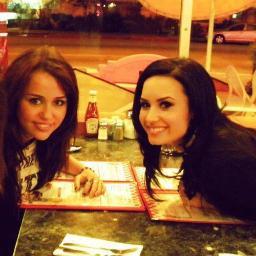 a única coisa que você tem que saber sobre mim, é o motivo da minha existência, e esse motivo é @ddlovato