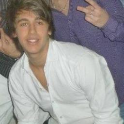 Actor . Nacido el 16 de Septiembre de 1994. Pasion : Velez Sarsfield Deportes: Futbol,Padel,PingPong,Truco,Poker,Counter-Strike,PlayStation 1,2,3 ! jaja