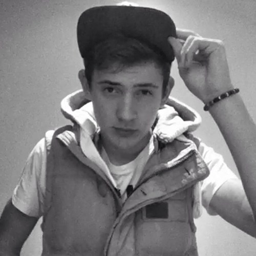 Not using this account anymore follow @sammajamesayre ill follow you all back on there tweet me when yiure done for a shoutout!!! :) please I FOLLOW BACK
