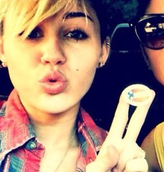 mileyy_x's profile picture. Im very simplistic. And I love to fall in love.