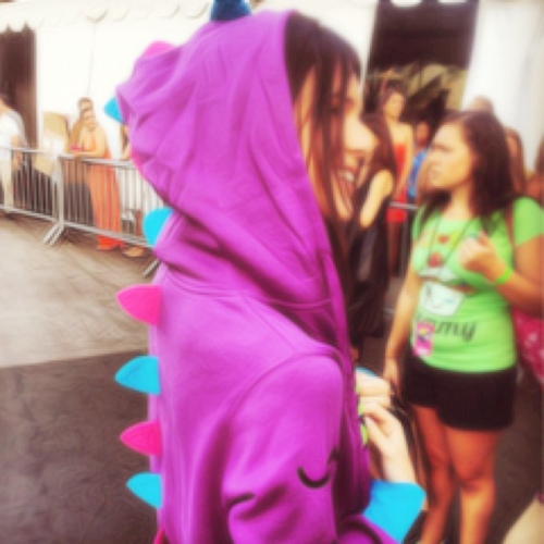 fakestbarbie's profile picture. backup, baby, backup.