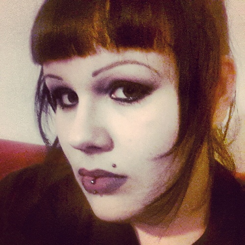 Make Up and SFX Artist, painter, drawer and alternative pub crawl guide in Berlin, interested in arts,culture, film and pop