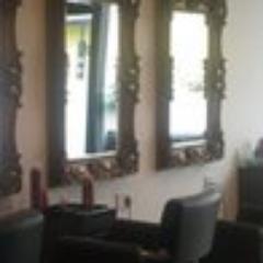 HairPlace's profile picture. 