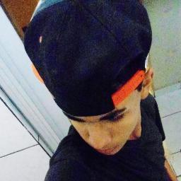 eu, por alguns instantes penso em desistir de tudo, mais lembro que você faz parte da minha vida e é nisso que encontro forças para viver POR VOCÊ ♥