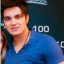 Todas as vezes que eu me senti sozinha, encontrei um refúgio na tua voz. eu te vivo anjo (@luansantana).