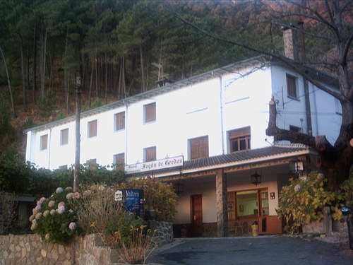 Sitio paradisiaco en el corazon de la sierra de Gredos. En el pueblo que es maravilla de la naturaleza, Guisando. Fogón de Gredos, ven a visitarnos.Te esperamos
