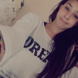 ~EU GOSTO DE OLHOS QUE SORRIEM,DE GESTOS QUE SE DESCULPAM,DE TOQUES QUE SABEM CONVERSAR E DE SILÊNCIOS QUE SE DECLARAM.