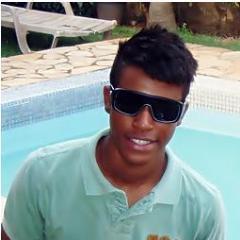 Ariano, 19 anos, Mineiro, São Paulino, Futebol, Vídeo-games, Computador, Família, Amigos, Uberlândia, Curtir a vida, House, Sertanejo, Chato, Bobo e sei lá