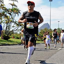 Radialista e metido a corredor nas horas vagas. Pobre, feio e careca. Carpe Diem. #twittersrun Petrópolis/RJ