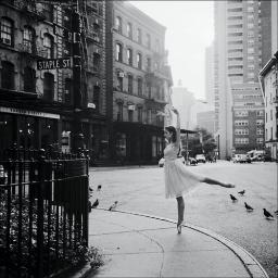 11.07.97, baiana, cerca de 1.75 de altura, louca por chocolate, moda, fotos, dança,  teatro, literatura e artes no geral.