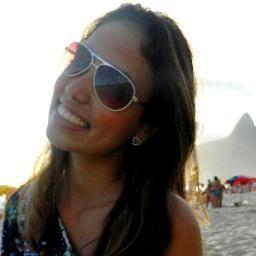 Aquele gosto doce de menina romântica e aquele gosto ácido de mulher moderna.