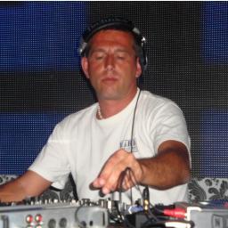 Born in 1975 in the city of Luanda (Angola) Eletronic music lover (Techouse & Techno) Dj & Producer of Techno music