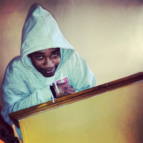 Im jus chillin smokin, i keep my circle tight nd shiddddd get intune or move da fuck around!