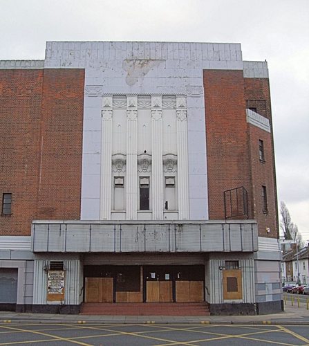 A Volunteer and Residents organisation aiming to work with the developers of the Regal Cinema to create a multi-purpose arts and business centre.