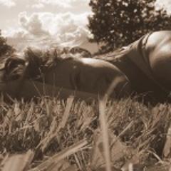 AlanaRowe7's profile picture. possibly the only sane one here.. http://t.co/hsIBcl4Y