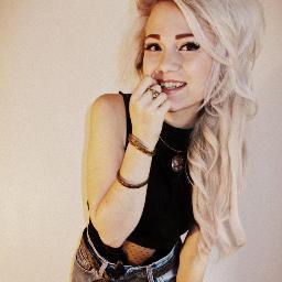 Hello guys:) This is my new twitter, other got hack:( Sad Alex. Anyway i love the c=arctic monkeys!