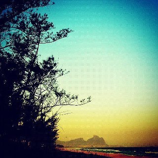 Não desisto no primeiro tropeço, não me iludo no primeiro oi, não choro pelo primeiro tchau. Luto pela felicidade Sempre... prazer eu.