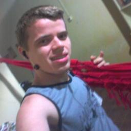 Dj no futuro, correndo sempre atrás da felicidade e virando a cara pra gente invejosa. Gosto de farrear, futebol, cerveja, funk e pagode e sou p\_/t0.