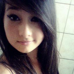 They say that the world was built for two
Only worth living if somebody... is loving you ♪ @guidasdorga :3