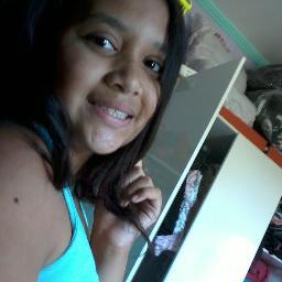 sou aquela pessoa que : 
adora chocolate, ama estar com os amigos, adora dançar musicas agitadas XD  e nunca vive sem á sister @thaty_cinellii
Follow me ?