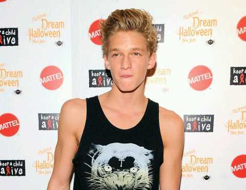 On my Sweet Sixteen Jan. 18th 2013 in Nashville, ill be at BELIEVE TOUR. Sing Happy Birthday to me Cody? :)