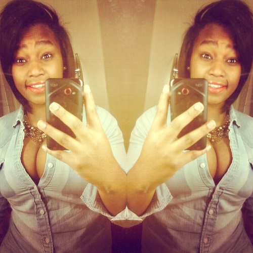 no friends , less drama ♥ no boyfriend , less problems * under 21 living the life YOLO ♥ 030713 #teamKayden ♥ , & follow my cousin @viva_laJOY ;)