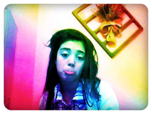 NO HE TENIDO LA NECESIDAD DE HUDIR A NADIE PARA QUEDAR BIEN
SOY LO QUE SOY Y  POCO ME INTERESA LO Q DIGAN LOS DEMAS 
TONTOS LOS Q ME QUISIERON ROBAR LA SONRISA♥
