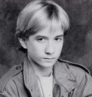 Carlson_MM's profile picture. I'm M&M, have you ever looked at a bag of them? All the colors, they're so cool, you should try it sometime. #Single #Bi