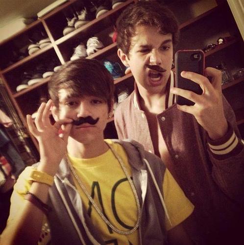 we love you austin mahone follow me il follow back