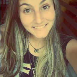 criativa,inteligente,determinada,curiosa,generosa,alegre,
entusiasmadas,
otimista,brincalhona,amiga,meiga,ciumenta  e aquariana *-*